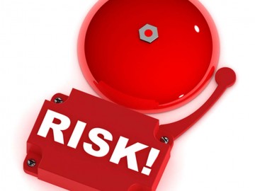 Image of a fire alarm with "RISK!"