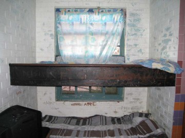 Image of a double-bunked cell at Rangeview Remand Centre