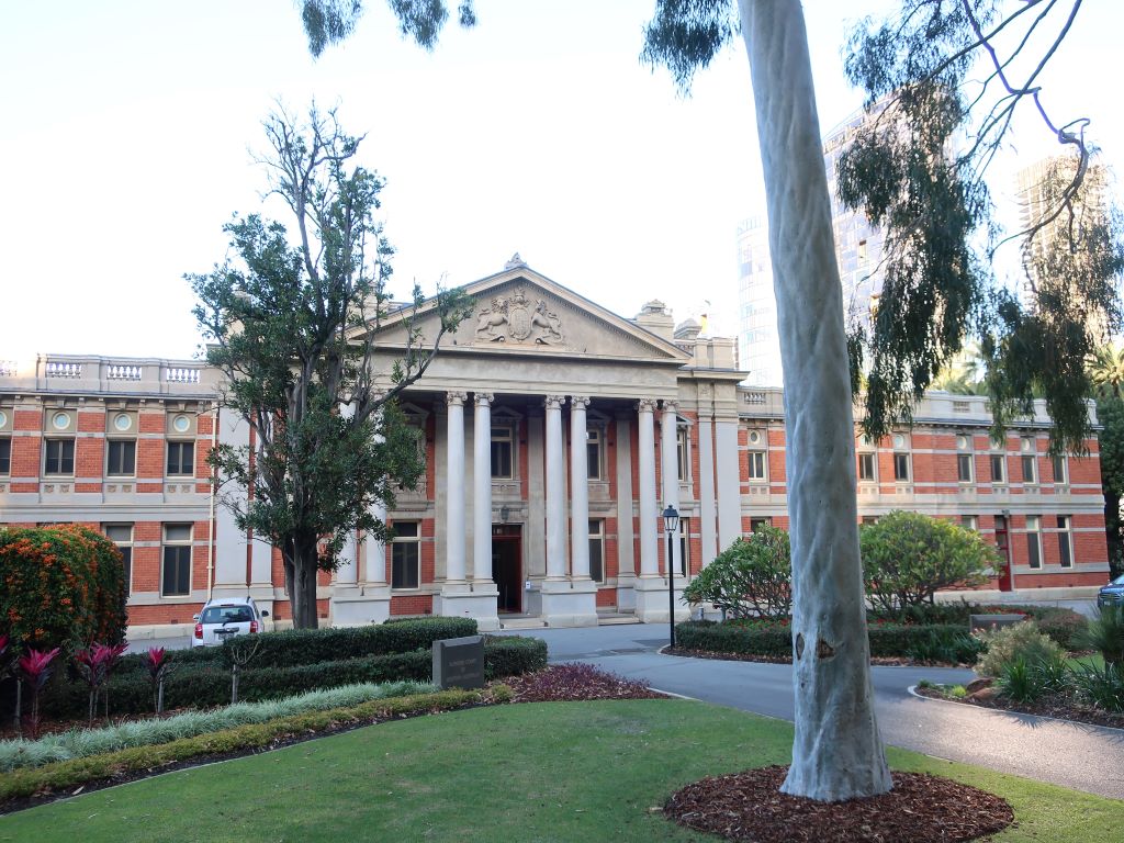 Image of outside the Supreme Court