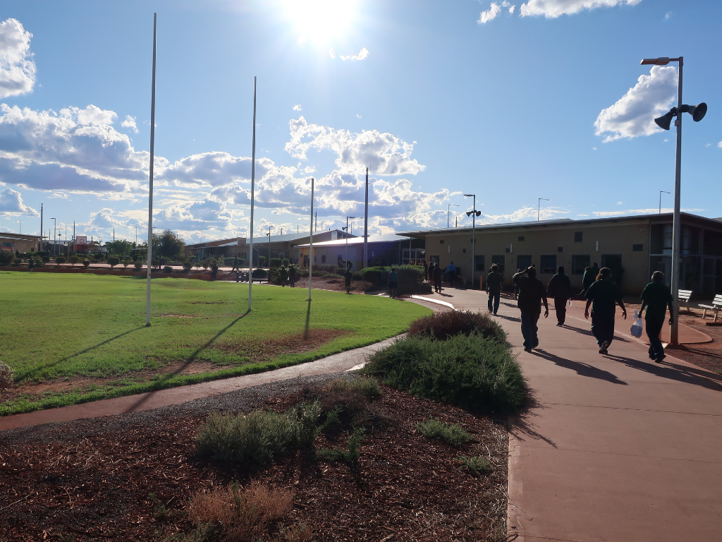 Image of prisoners walking to the gym for recreation at Eastern Goldfields Regional Prison