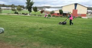 Image prisoners working in the gardens at Acacia Prison